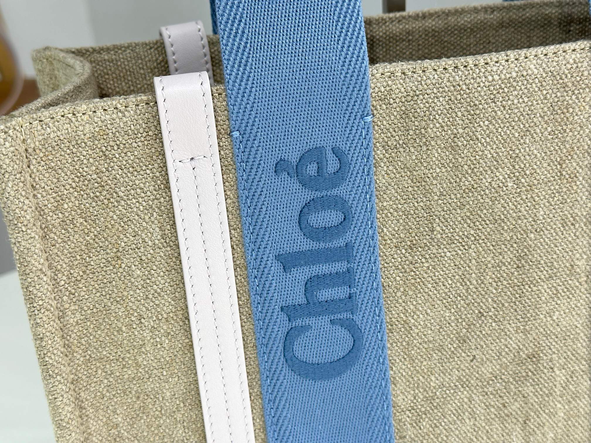 Chloe Medium Woody Tote Bag In Linen 